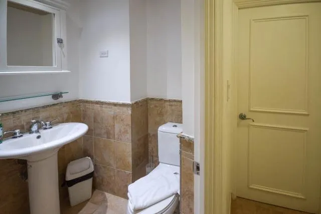  Two-Bedroom Apartment - picture  : Bathroom 