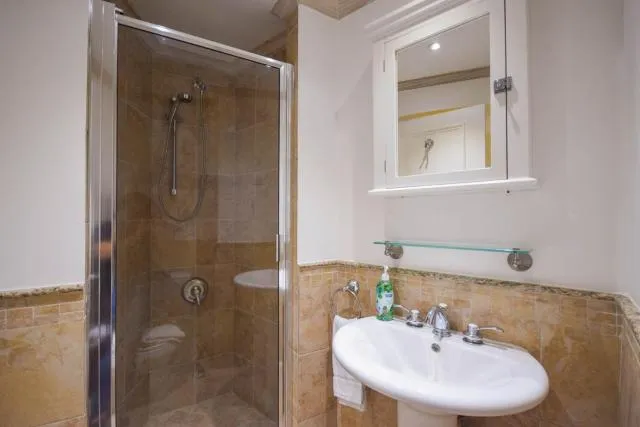  Two-Bedroom Apartment - picture  : Bathroom 