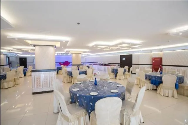  Crown Palace Hotel - picture  : Toilet,Property building 