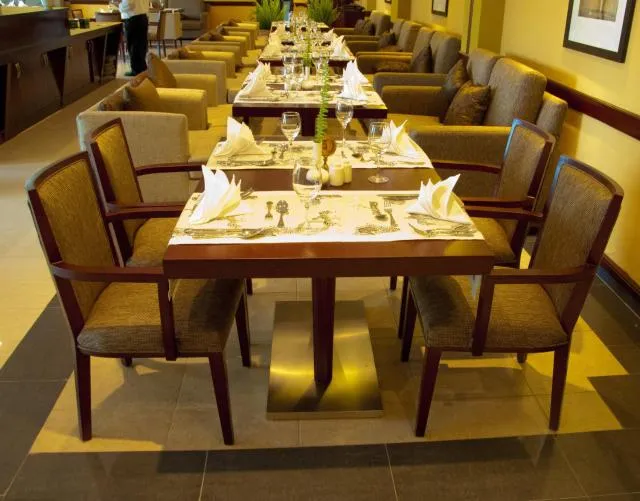  Gorillas Golf Hotel - photo  : Toilettes,Restaurant/endroits où manger,Propriété 