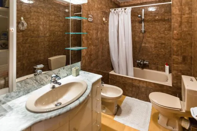  Maia Pedrous - picture  : Bathroom,Bathroom,Property 