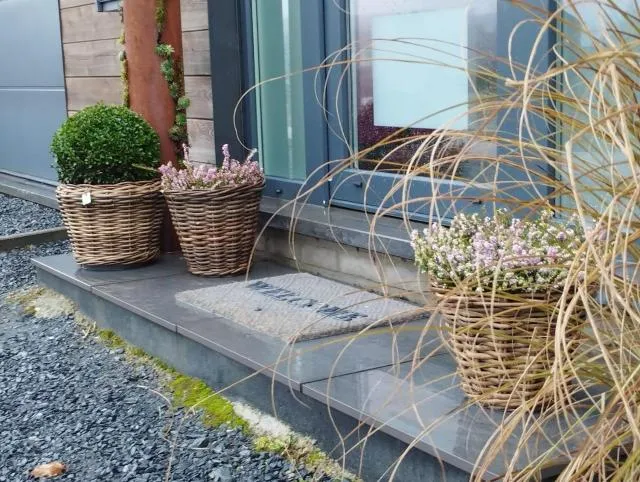  La course du soleil - picture  : Facade/entrance,Garden,Property 