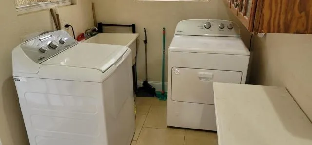  THE GOOD LIFE - picture  : Kitchen/kitchenette,Bathroom,washing machine,dryer,Property 
