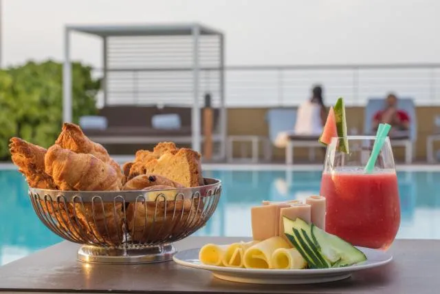  EPIC SANA Luanda Hotel - picture  : Breakfast,Property 