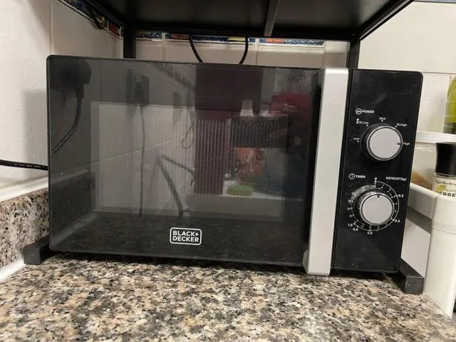  Private Room&Bath (WiFi Netflix) - picture  : TV/entertainment centre 