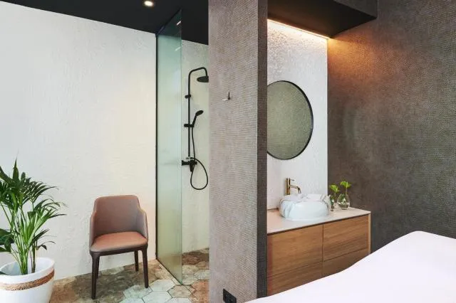  InterContinental Warszawa, an IHG Hotel - picture  : Bathroom,Spa and wellness centre/facilities,Property 