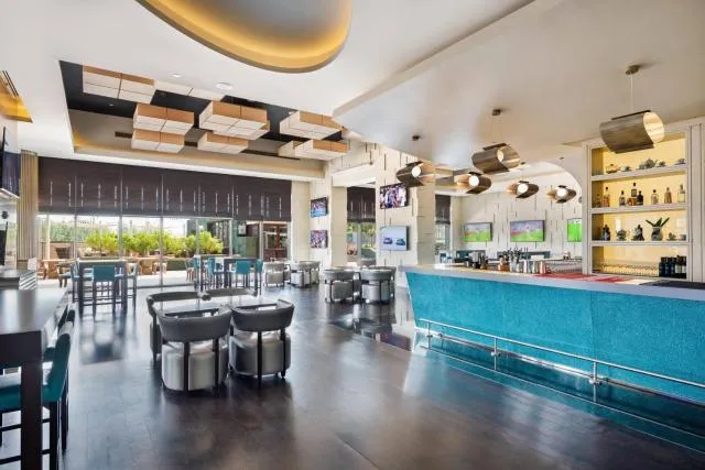  Marriott Hotel Al Forsan, Abu Dhabi - picture  : Toilet,Restaurant/places to eat,Property 