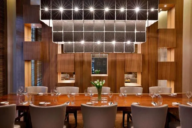  Marriott Hotel Al Forsan, Abu Dhabi - picture  : Toilet,Restaurant/places to eat,Property 