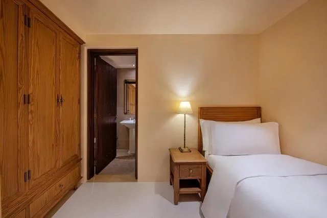  Al Wathba, a Luxury Collection Desert Resort & Spa, Abu Dhabi - picture  : Bed,Photo of the whole room,Room 