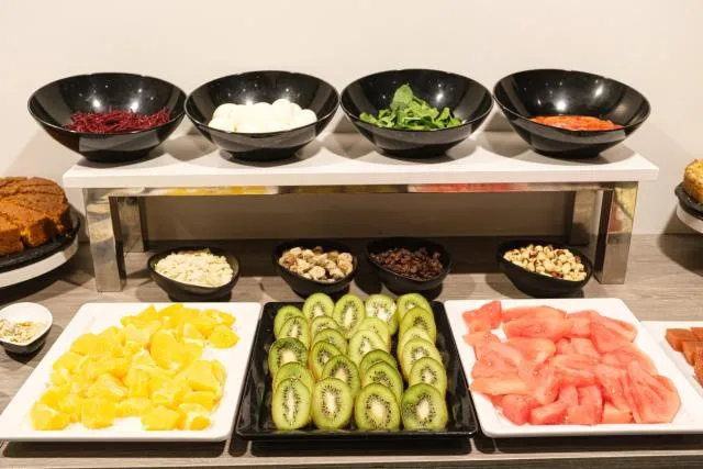  Hotel Caribou - picture  : Food,Breakfast,Property 