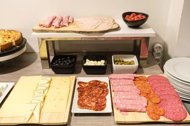  Hotel Caribou - picture  : Breakfast,Property 