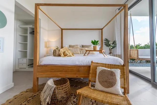  Villa5 - Peace of Heaven Villa in Aruba - picture  : Property building,Bed,Property 