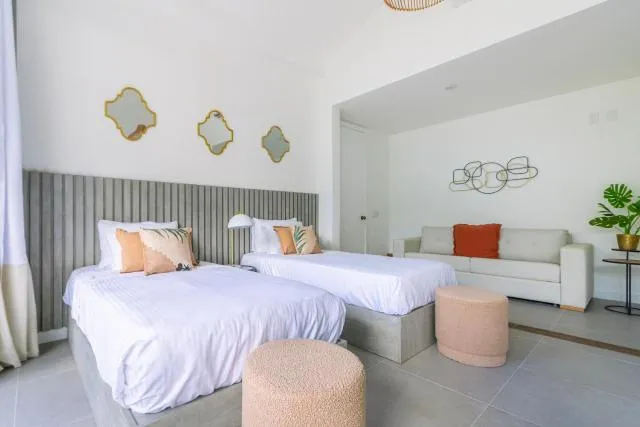  Villa5 - Peace of Heaven Villa in Aruba - picture  : Property building,Bed,Property 