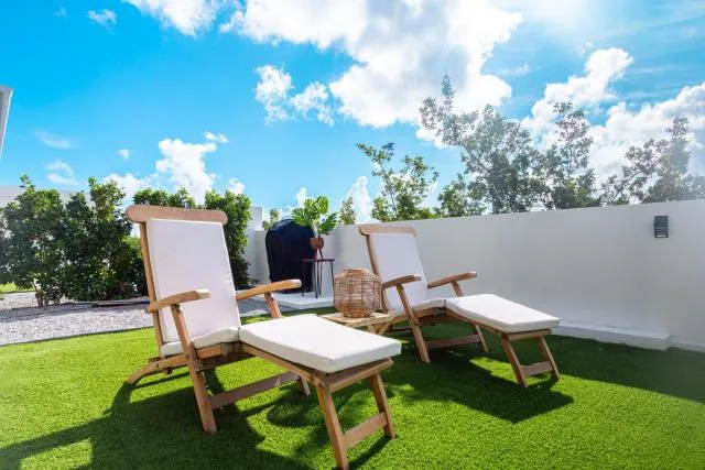  Villa5 - Peace of Heaven Villa in Aruba - picture  : Property building,Garden,Property 