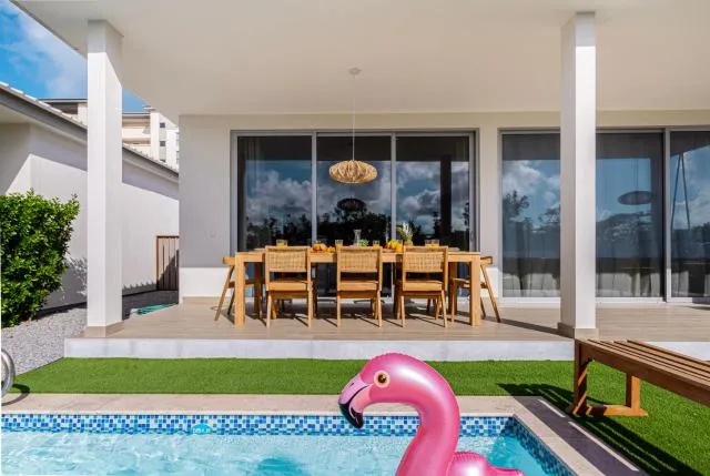  Villa5 - Peace of Heaven Villa in Aruba - picture  : Property building,Swimming pool,Property 