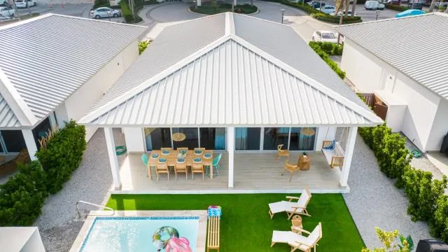  Villa5 - Peace of Heaven Villa in Aruba - picture  : Property building,Pool view,Property 