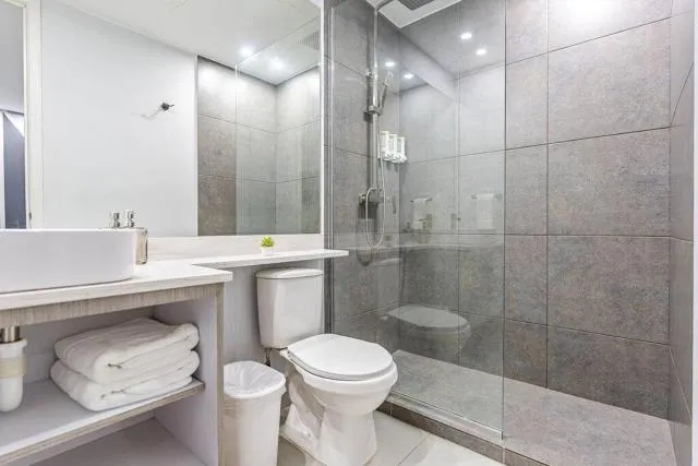  NEW Deluxe 5 BDR 4Bath Pool and BBQ - picture  : Bathroom 