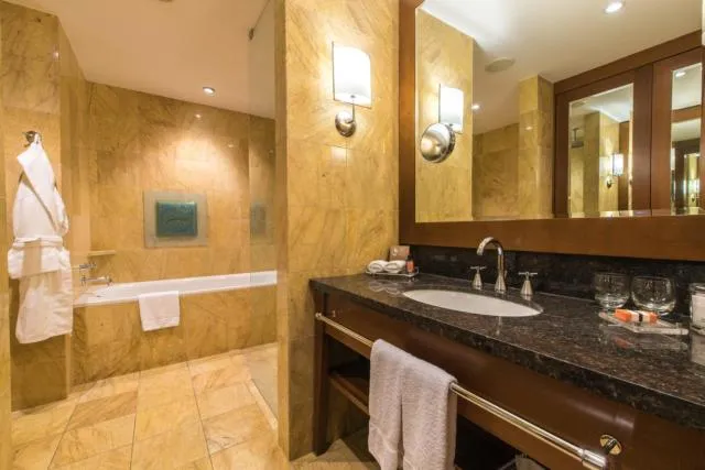  Regent Warsaw Hotel - picture  : Bathroom,Bathroom,Bath,Property 