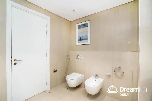  Dream Inn Apartments - Address Beach Residence Fujairah - picture  : Toilet,Bathroom,Bathroom,bidet,Property 