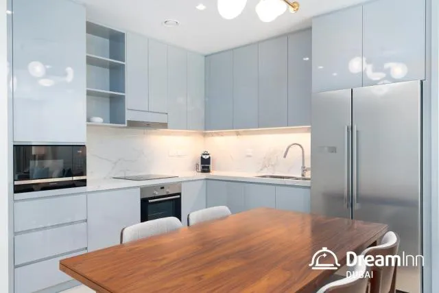  Dream Inn Apartments - Address Beach Residence Fujairah - picture  : Kitchen/kitchenette,Dining area,Kitchen or kitchenette,Dining area,minibar,pet friendly,stove,Property 