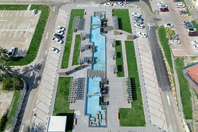  Hotel Holiday International - picture  : Bird's eye view,Pool view,Street view,Property 