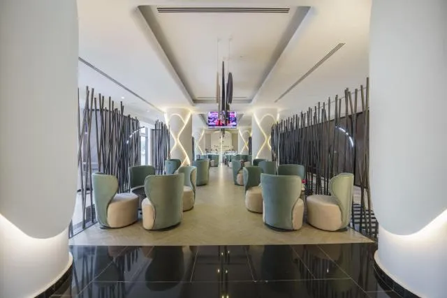  Hotel Holiday International - picture  : Coffee/tea facilities,Property 