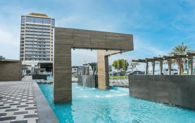  Hotel Holiday International - picture  : Property building,Swimming pool,Property 