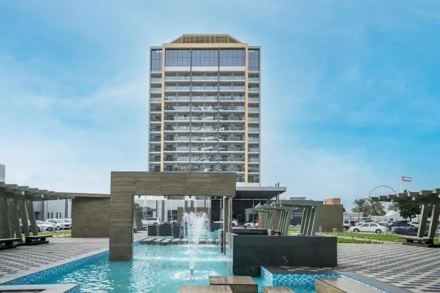  Hotel Holiday International - picture  : Property building,Property building,Swimming pool,Property 