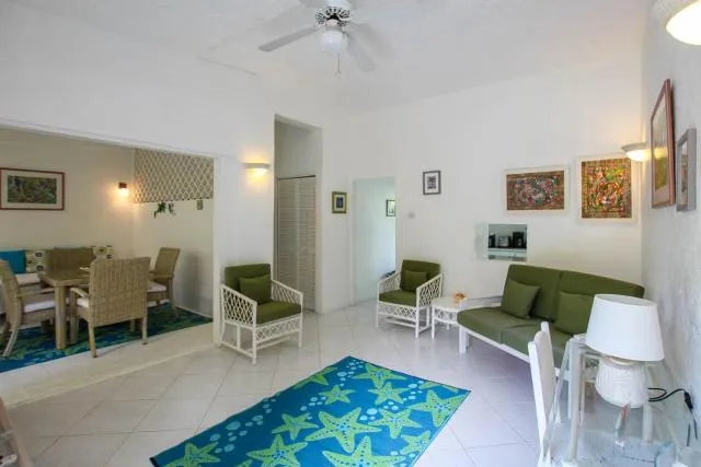  2 minute walk to Beach & Pool - Casual 2-Bed House home - picture  : Toilet 