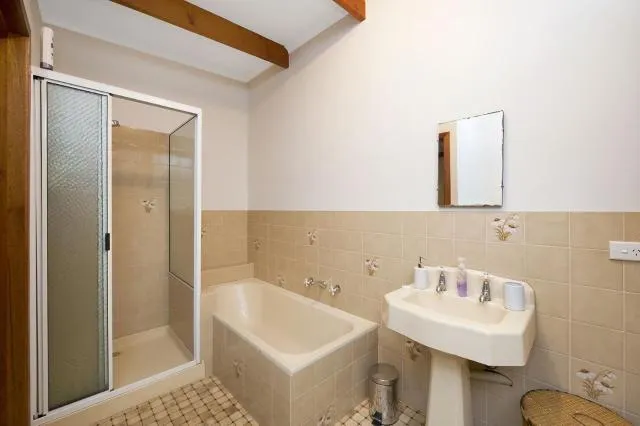  At Riverside - picture  : Bathroom 