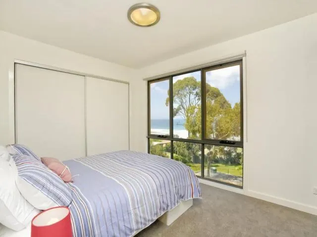  Earth Sea Sky - picture  : Bed 