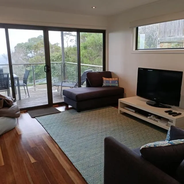  Earth Sea Sky - picture  : Seating area,TV/entertainment centre 