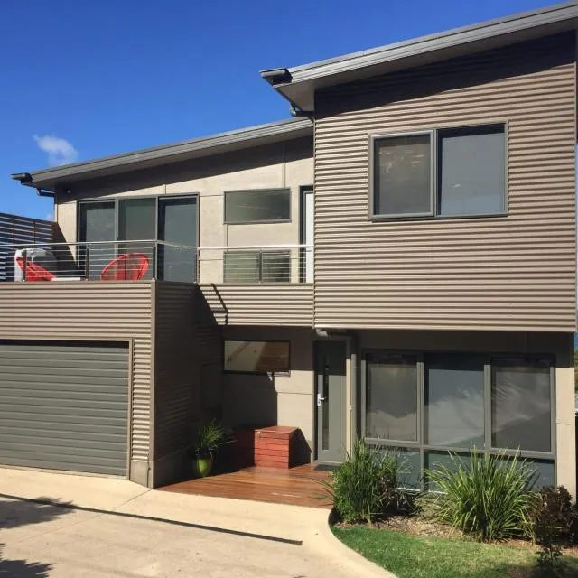  Earth Sea Sky - picture  : Property building 