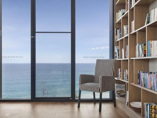  Iluka Blue - picture  : Library 