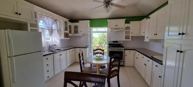  Home away from home - picture  : Kitchen/kitchenette 