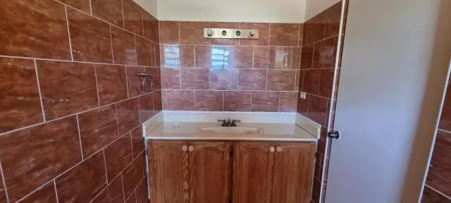  Home away from home - picture  : Bathroom 