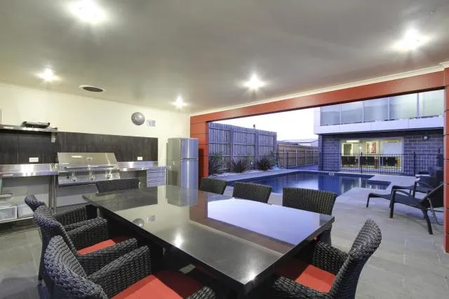  Bridges on Argyle - picture  : Toilet,BBQ facilities,Living room,Swimming pool,Property 