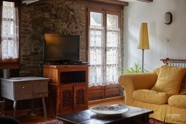  Chalet Font - picture  : Seating area,TV/entertainment centre 