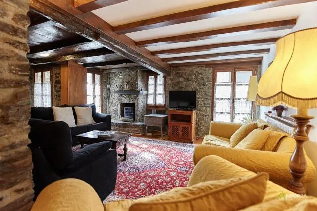  Chalet Font - picture  : Seating area 