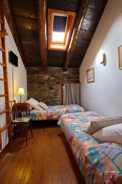  Chalet Font - picture  : Bed 