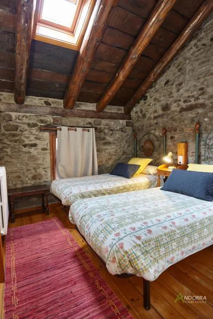  Chalet Font - picture  : Bed 