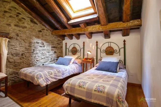  Chalet Font - picture  : Bed 