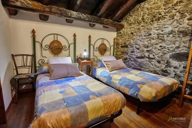  Chalet Font - picture  : Bed 