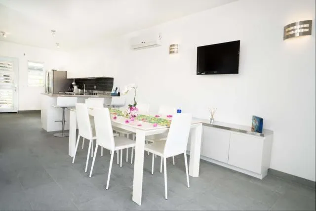  Antigua chiama Italia villas - picture  : Dining area,TV and multimedia,Kitchen or kitchenette,Living room,Dining area,Diving,Property 