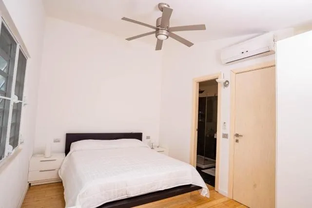  Antigua chiama Italia villas - picture  : Bed,Bed,Bedroom,Property,Room 