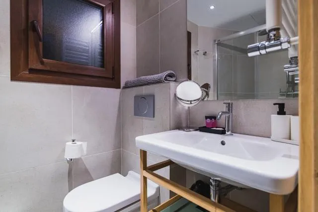  MIKKA CLOS - picture  : Bathroom 