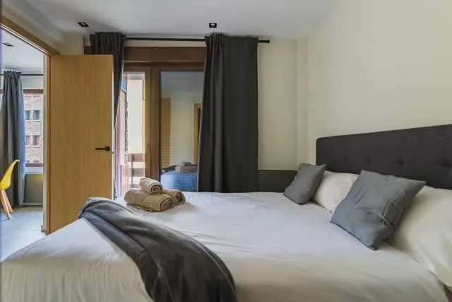  MIKKA CLOS - picture  : Bed 