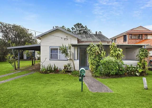  Driftway - picture  : Garden,Property building 