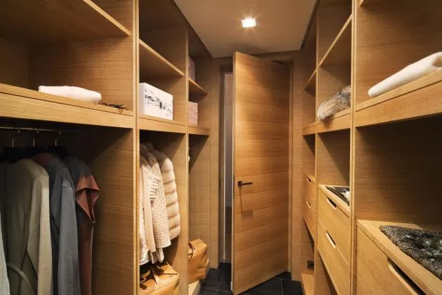  Hotel Marignan Champs-Elysées - photo  : Hors site,Détail décoratif,Chambre à coucher,garde-robe,Propriété 