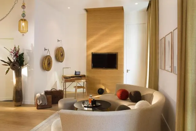  Hotel Marignan Champs-Elysées - photo  : Patio,Zone assise,Salle à manger,Centre de télévision/divertissement,Zone assise,Chambre à coucher,Propriété 